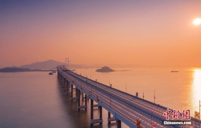 资料图：广东虎门大桥。中新社发 岳路建 摄
